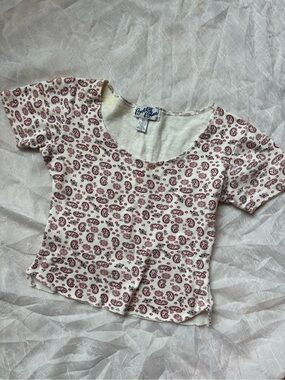 Betty Boop Cream Short Sleeve Scoop Top with Red Paisley Print